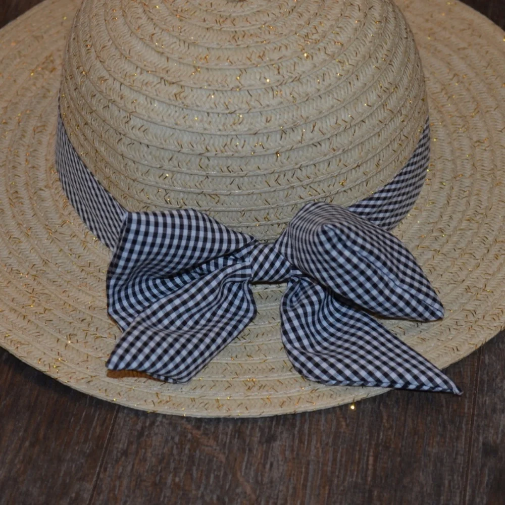 Summer Hat w/black and white check
